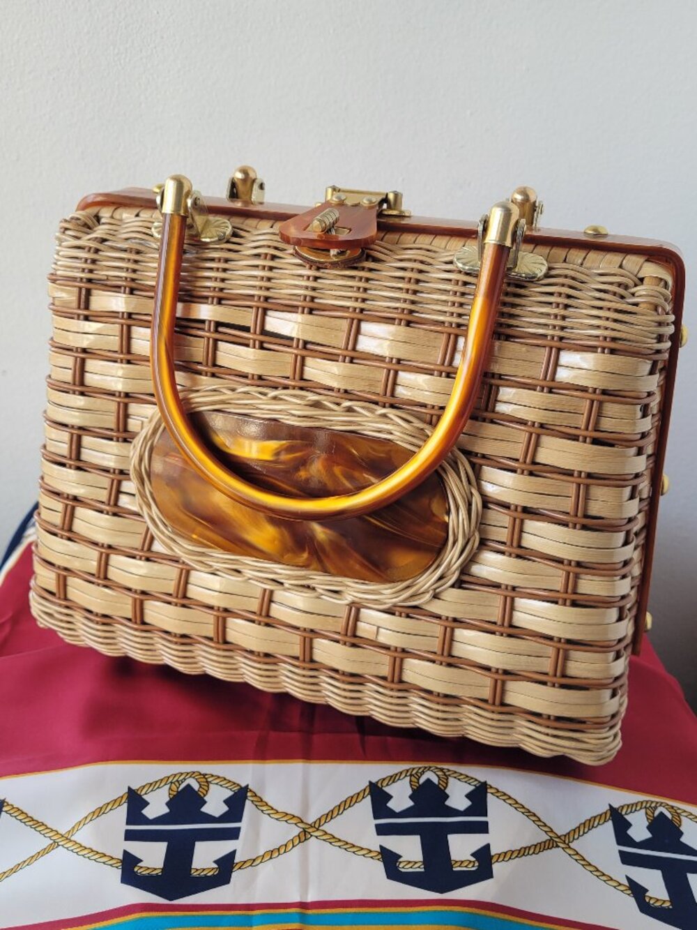 Beautiful Vintage Woven Wicker Purse with Lucite Accents